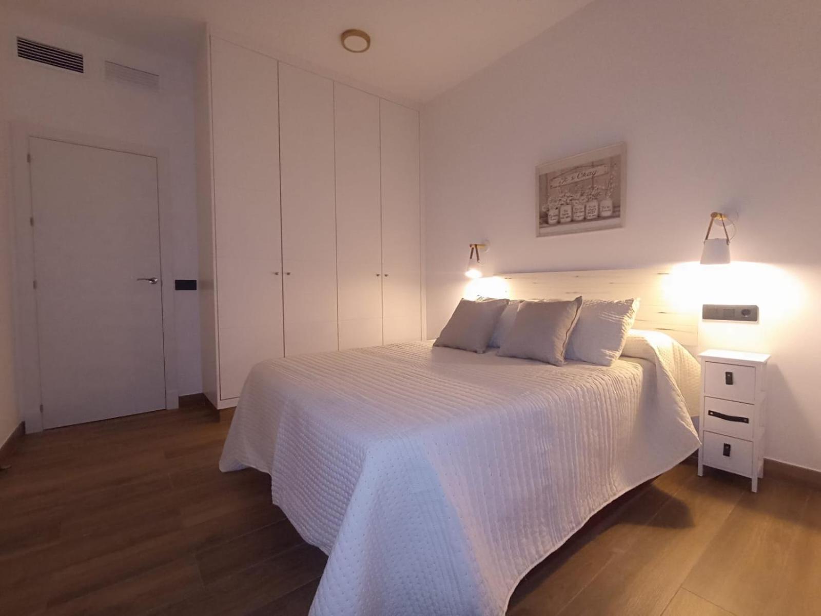 Apartamento Nuevo Centrico Con Aparcamiento Privado Incluido Alcalá de Guadaira Kültér fotó